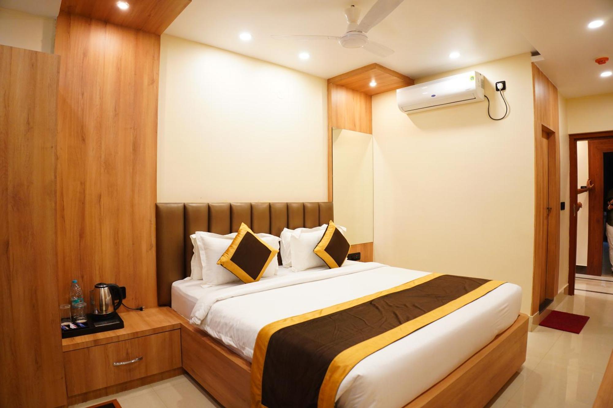 The Marutinandan Grand Hotel Deoghar Buitenkant foto